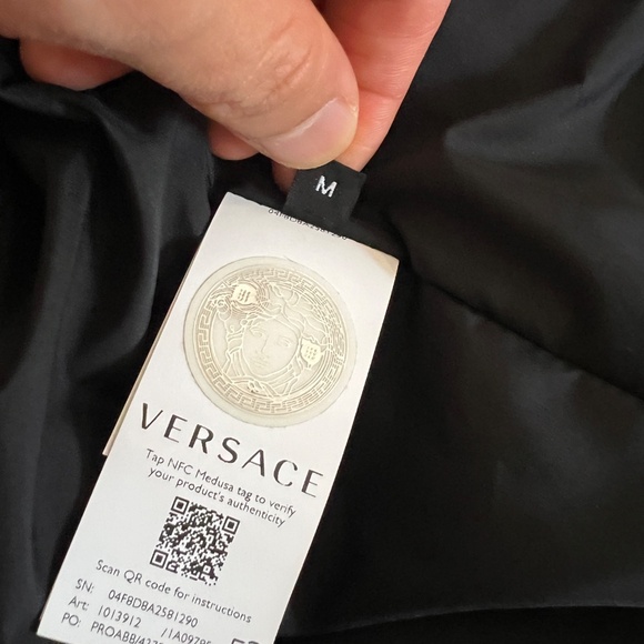 AUTHENTIC VERSACE Black Barocco Light Puffer Down Jacket sz M, NEW - Picture 13 of 16